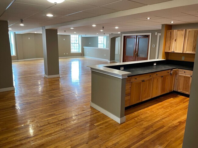 Building Photo - Spacious Studio Downtown Dover!