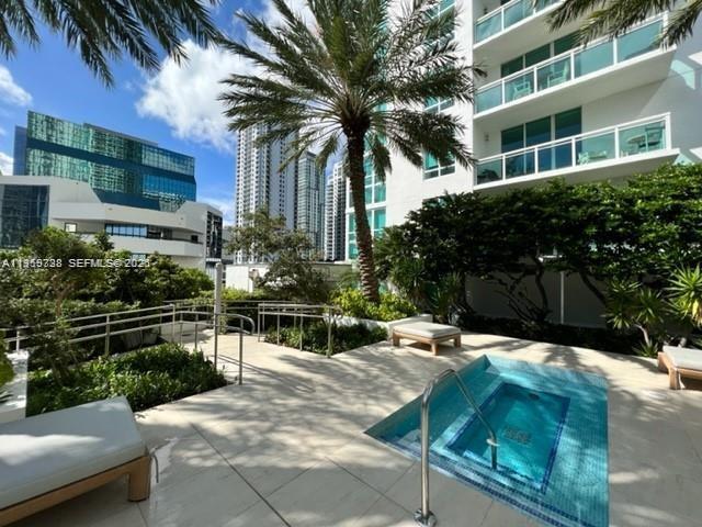 Building Photo - 950 Brickell Bay Dr