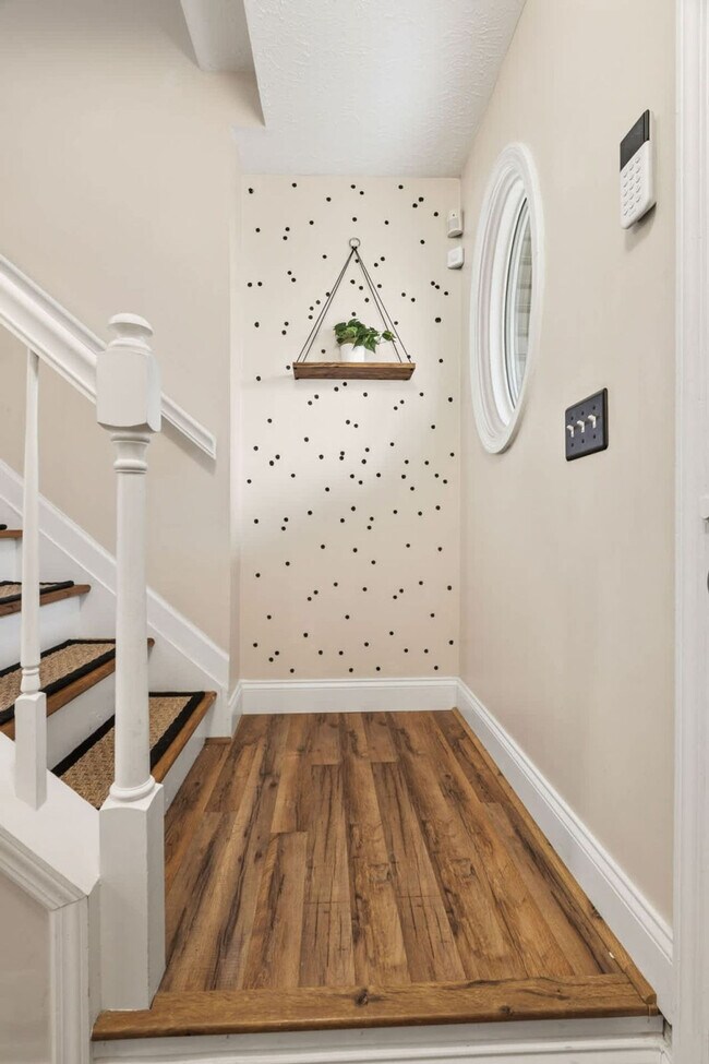 Building Photo - 185 Heights Ave