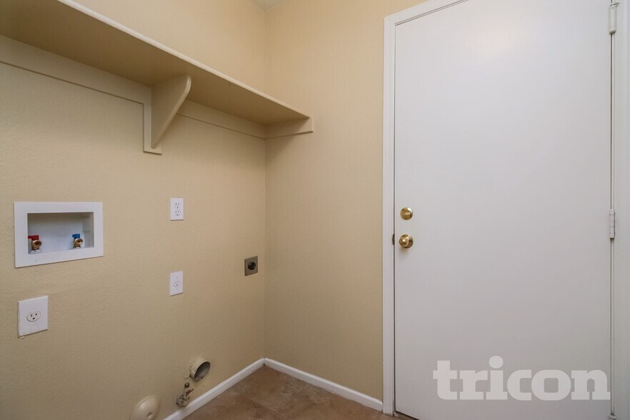 Building Photo - 16169 W Buchanan St