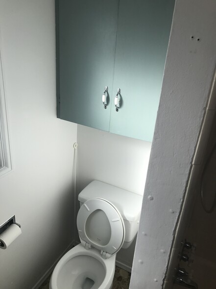 Bathroom - 6980 Adams Ave