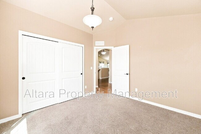 Building Photo - 7183 Cottonwood Tree Dr