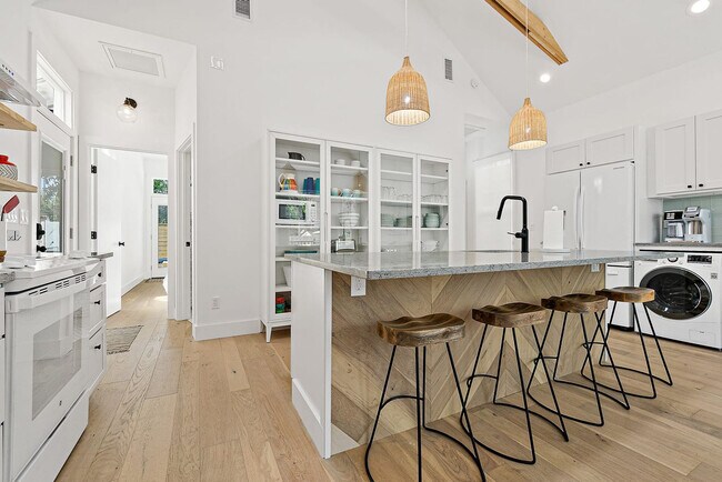 Building Photo - 90 De Haven St