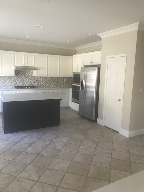 Building Photo - Incredible 5 Bed 2.5 Bath House Located In San Marcos