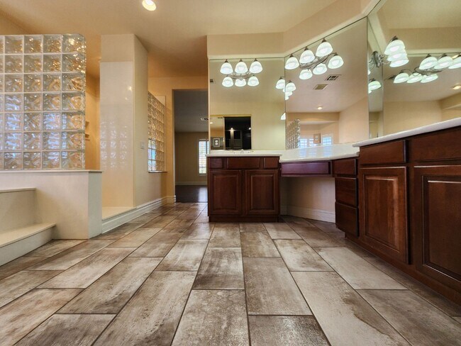 Building Photo - Beautifully Upgraded Southern Highlands Ga...