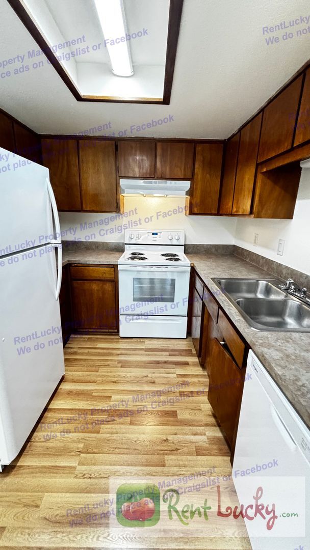 Building Photo - 217 Ellingson Dr