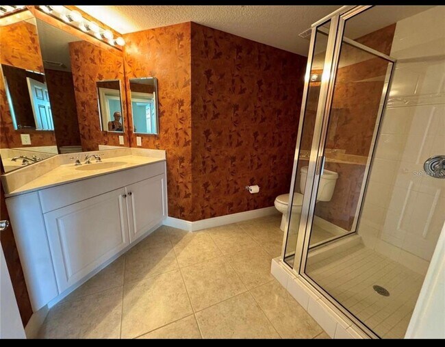Building Photo - 800 N Tamiami Trl