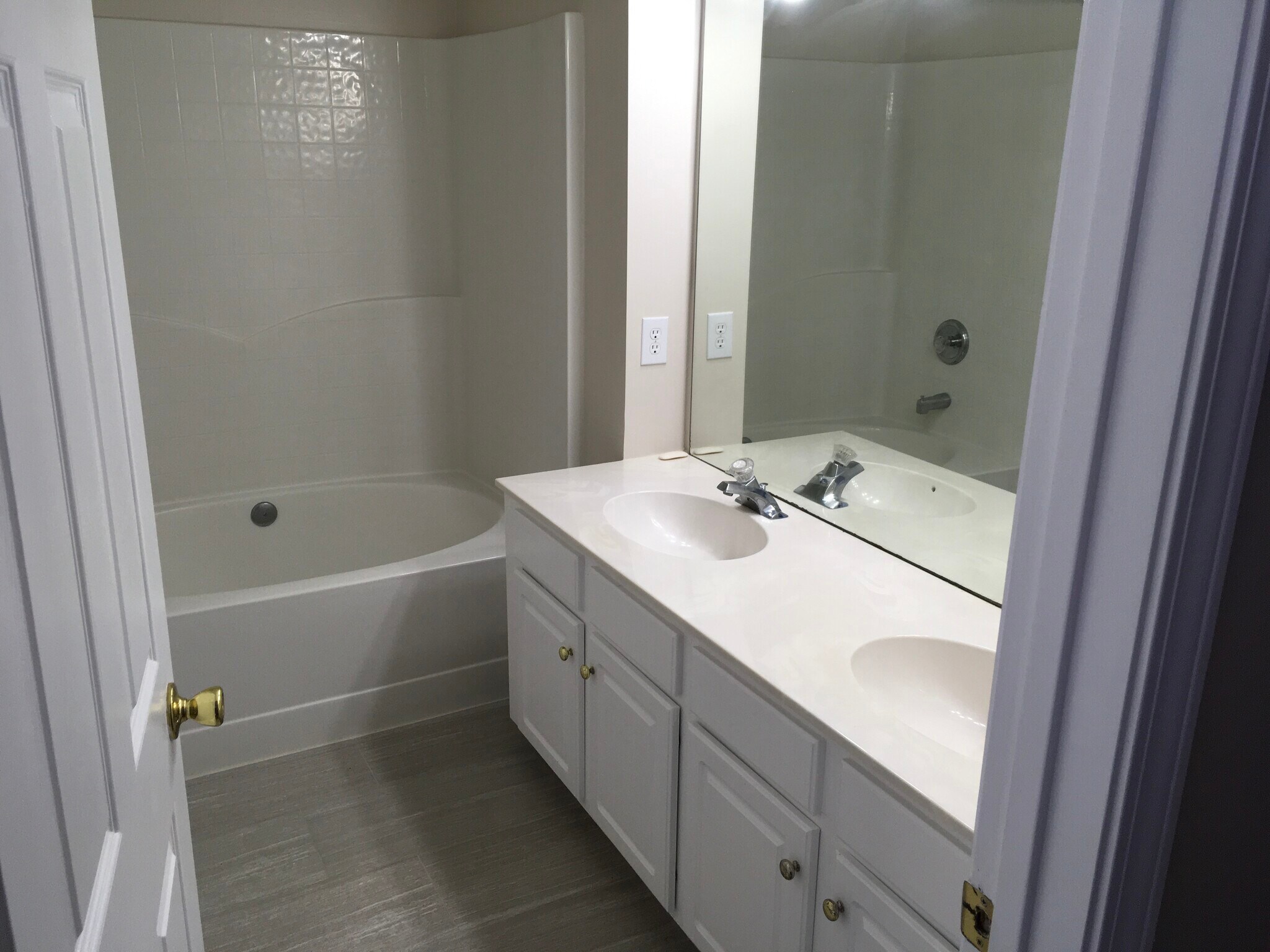 Building Photo - 2113 McKenzie Creek Dr