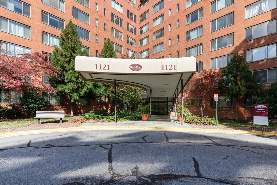 Building Photo - 1121 ARLINGTON