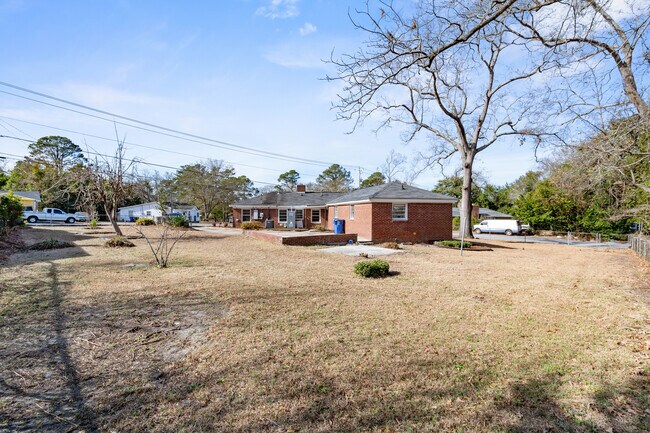 Building Photo - 409 Wilkes Rd