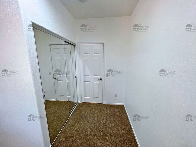 Building Photo - End unit 4 Bedroom House Available Now in ...