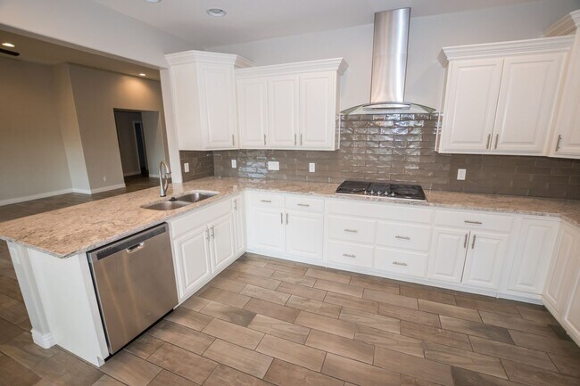 Building Photo - Executive home in The Estates at Holiday! ...