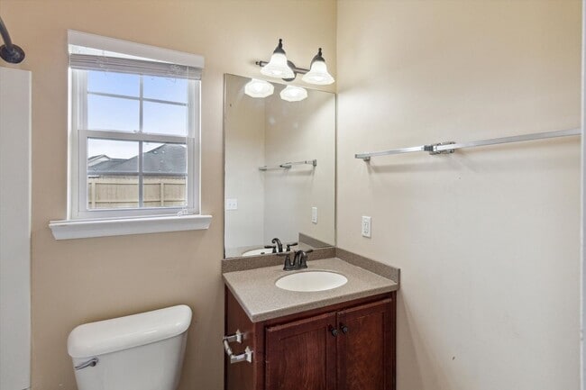 Building Photo - AVAILABLE JUNE [PETS PERMITTED]