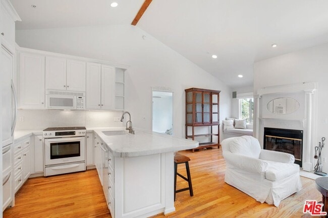 Building Photo - 3855 Rambla Pacifico St