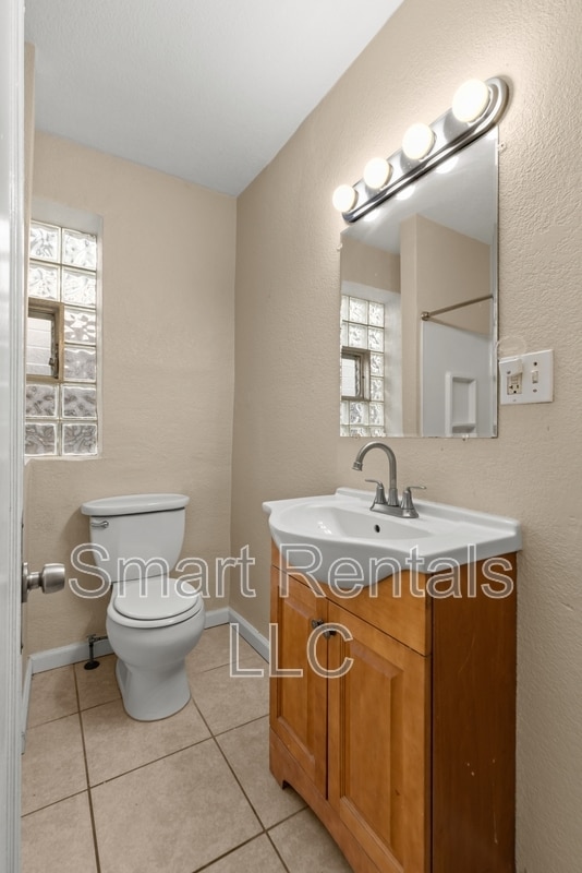 Building Photo - 5065 Lindenwood Ave