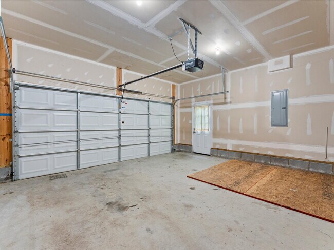 Building Photo - 5701 Hereld Green Dr