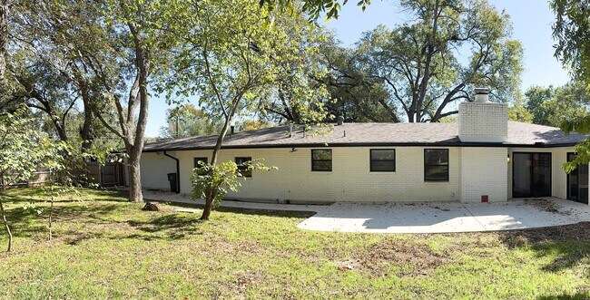 Building Photo - 2302 Brooklawn Dr