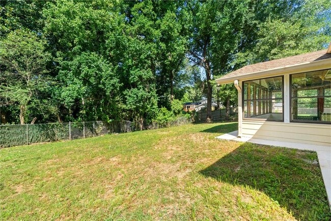 Building Photo - 4192 N Shallowford Rd