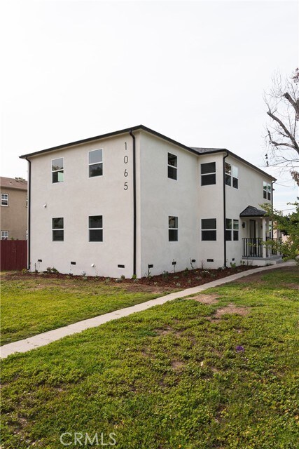 Building Photo - 1065 E Spazier Ave