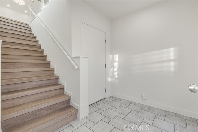 Building Photo - 372 Locust St