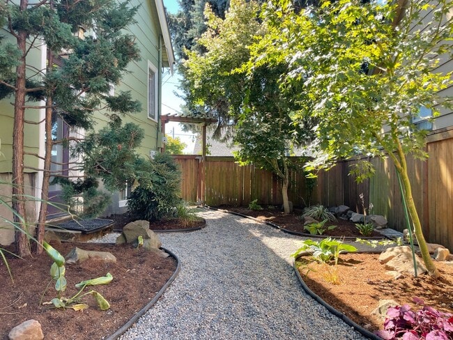 Building Photo - Immaculate and Updated Mid Century Home in Whittier Heights