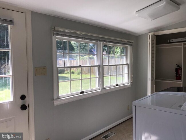 Building Photo - 3010 Strathmeade St