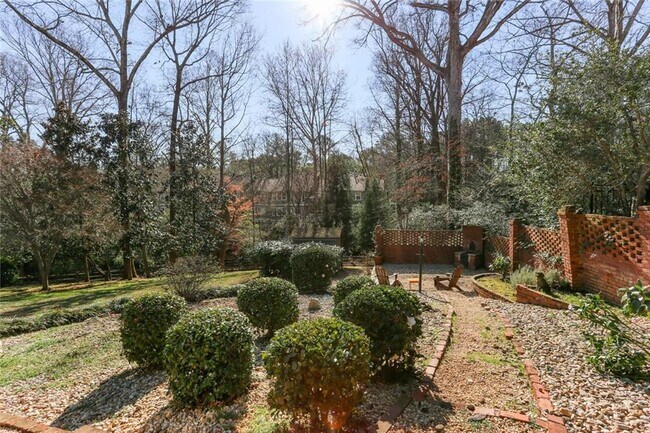 Building Photo - 235 Elden Dr NE