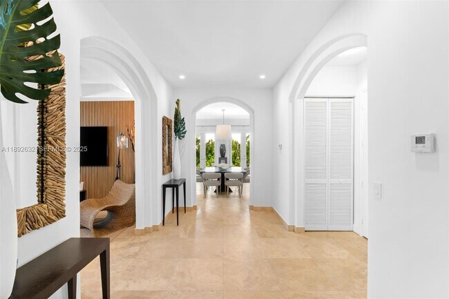 Building Photo - 2143 N Bay Rd