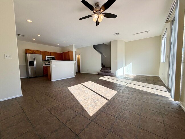 Building Photo - 2 bedroom townhome with back yard in Boulder Ranch