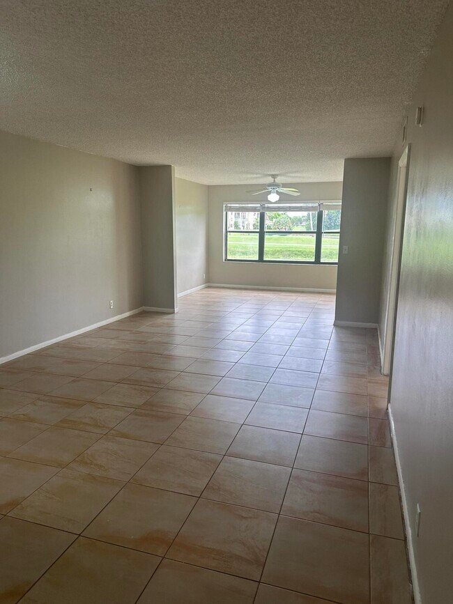 Building Photo - 4692 Lucerne Lakes Blvd