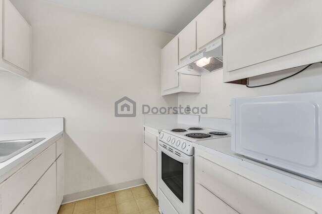 Building Photo - 1771 Broadway St