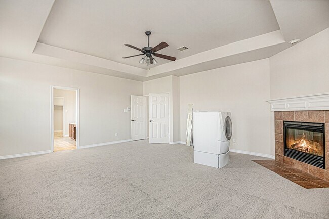 Building Photo - 605 Port Royale Way