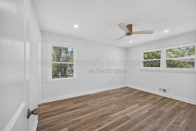 Building Photo - 3007 Stratford Dr