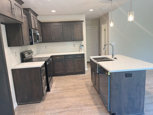 Building Photo - 1-year old, 3 Bedroom Home In Willard School District