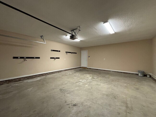 Building Photo - A Great Space on Pine Valley Court