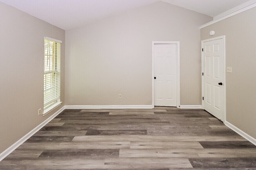 Building Photo - 1700 Brentwood Trce