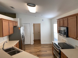 Building Photo - 879 Greenleaf Cir