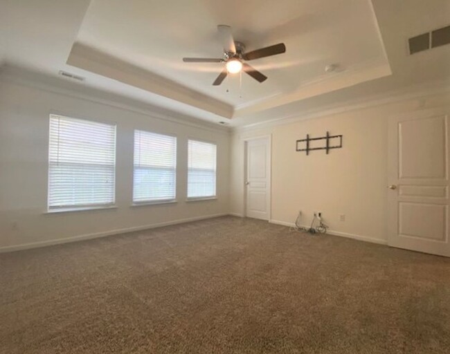 Building Photo - Highland Creek- 3000+ SF 2 sty, 4 bedroom,...