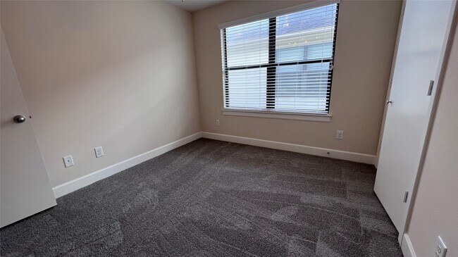 Building Photo - 2710 Hullsmith Dr