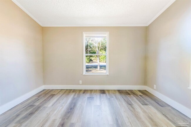 Building Photo - 211 Evergreen Dr