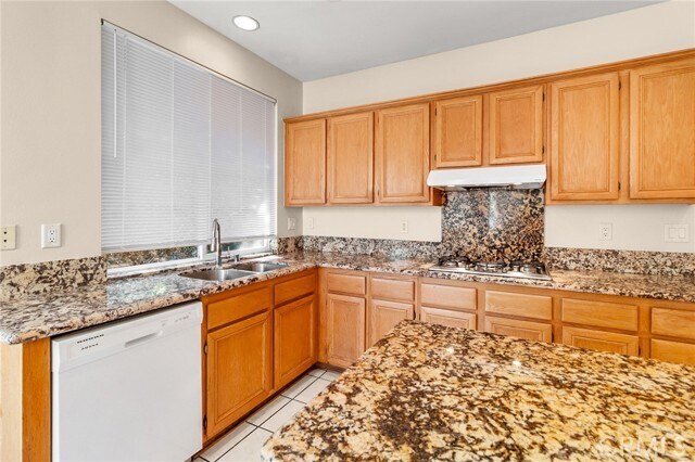 Building Photo - 104 Silver Fox