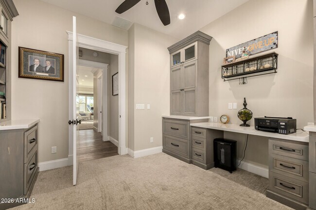 Building Photo - 2013 E Mallory St