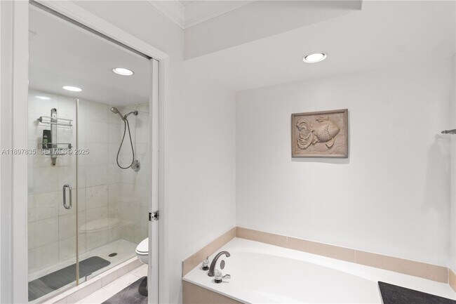 Building Photo - 19101 NE 36th Pl