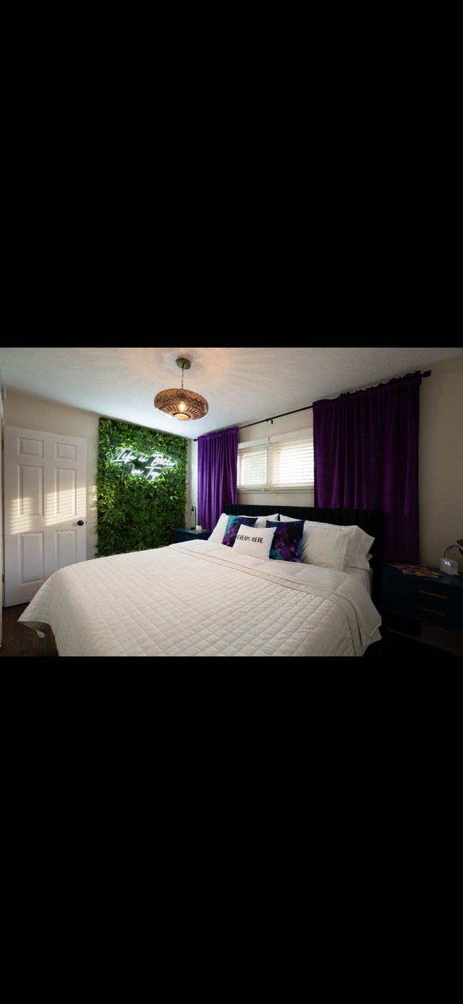 Building Photo - 6110 Ash Ave