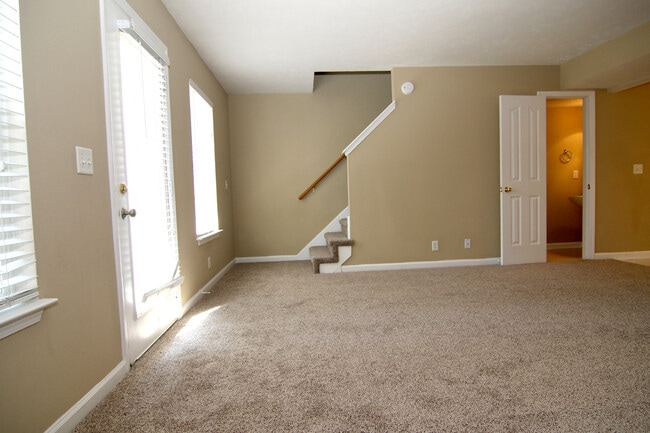 Building Photo - 323 Shoshone Pl