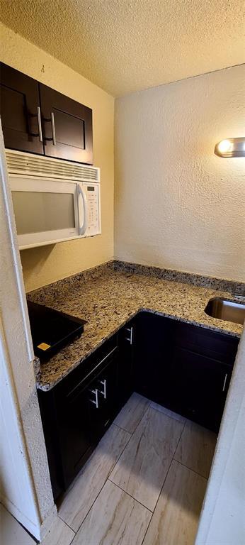 Building Photo - 421 E Kennedy Blvd