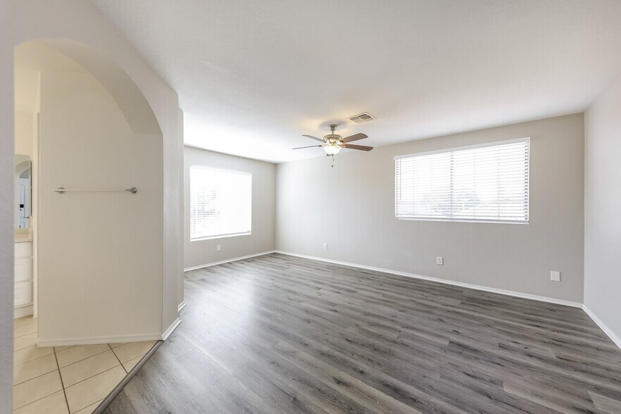 Building Photo - 11322 W Loren Ln