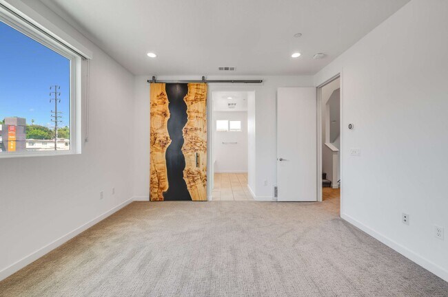 Building Photo - 4320 N Eagle Rock Blvd