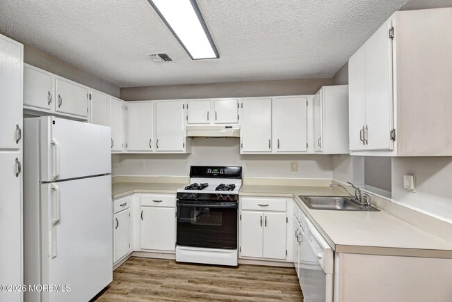 Building Photo - 159 Tulip Ln