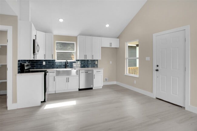 Building Photo - 835 22nd St